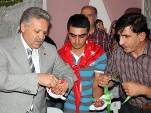Vali Kahraman asker kınasına katıldı