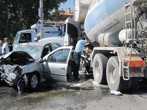Otomobil beton mikseri ile çarpıştı: 1 ölü 1 yaral