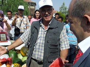 Tuzlukçu'da başarılı çiftçiler ödüllendirildi