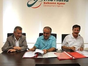 Bıçaklı kavga kamerada!