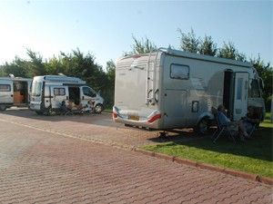 Karavan Parkında turist kafilesi yoğunluğu