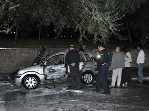 Konyada park halindeki 4 araç kundaklandı