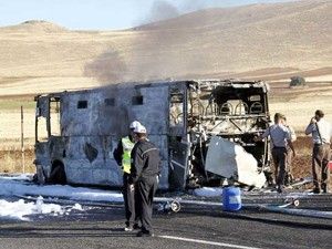 Metrise giden 5 mahkûm demir kafeste yanarak öldü