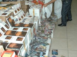 KONYA'DA 9 BİN ADET KORSAN KİTAP ELE GEÇİRİLDİ