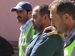 Yaşlı kadının emekli maaşını kaptı ama kaçamadı