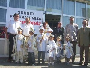 RİDA 25 çocuğu sünnet ettirdi