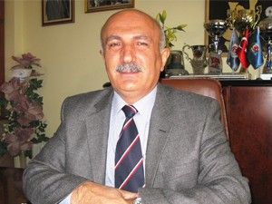Türk işçisi gazi veya şehit olan atasını anmaktadır