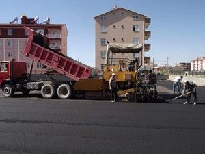 Beyşehirde okul bahçeleri asfaltlanıyor