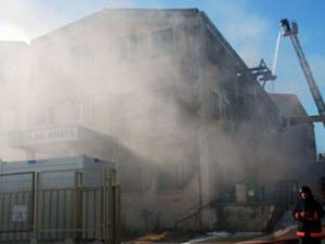 Şiddetli patlama fabrika çatısını uçurdu