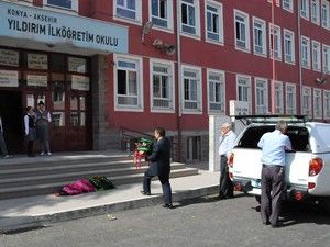 Akşehir Belediyesi'nden 1000 çanta ve kırtasiye seti
