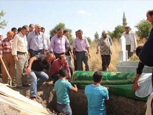 Öldürülen hemşire toprağa verildi