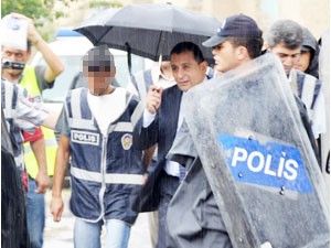 Yaşlı kadın bilezikler için öldürülmüş