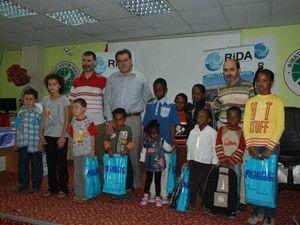 Yetim çocuklara kırtasiye yardımı
