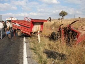 Konya'da kamyonet ikiye ayrıldı: 3 yaralı