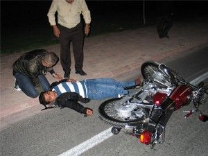 Otomobil motosiklete çarptı: 1 yralı