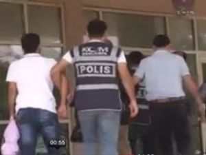 Arınç'ı protesto eden 15 öğrenciye gözaltı