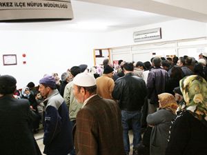 Nüfus müdürlüklerinde seçim yoğunluğu