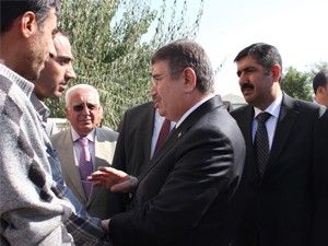 Bakan Şahin şehit evini ziyaret etti