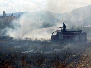 Seydişehir'de boş arazide ot yangını