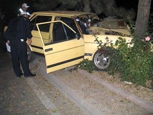 Konya'da otomobil ağaca çarptı: 5 yaralı