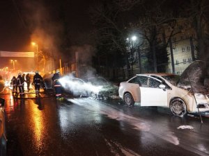 PKK'lılar İstanbul'da 43 aracı kundakladı