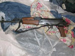 Diyarbakır'da samanlıkta 26 kalaşnikof bulundu