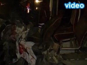 Kamyon minibüsü biçti: 4 ölü