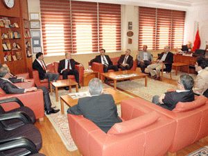 Büyükelçi oda başkanlarıyla bir arada