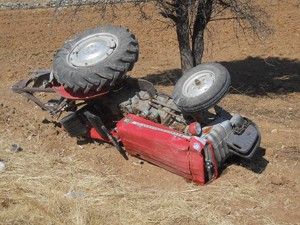 Traktörün altında kalan çiftçi ağır yaralandı