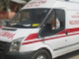 Uçuruma düşen otomobilden yaralı kurtuldu