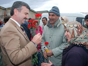 Tahir Akyürek’ten esnaf ziyaretleri