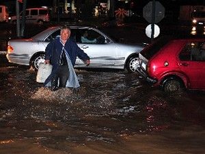 Antalya'da yağmur baskınlara yol açtı