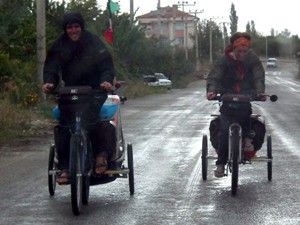 Bisikletle Fransa'dan yola çıkan çift Akşehir'de