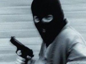 Maskeli soyguncular yakayı ele verdi