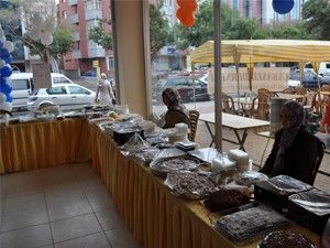 Çalışan bayanlardan anlamlı kermes