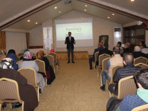 Hennes Tur'dan umrecilere seminer