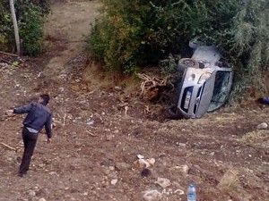 Konya'da otomobil şarampole devrildi