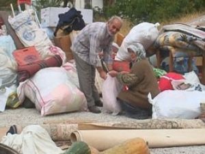 Konya'da ev yıkıldı, yaşayanlar dışarda kaldı