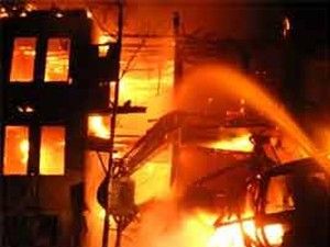 Yatalak kadın yanarak öldü