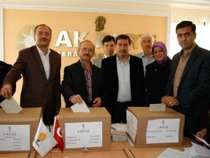 AK Parti üyeleri delegeleri belirledi