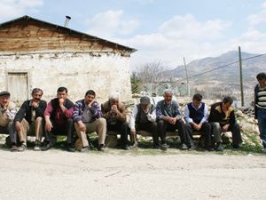 Su altında kalacak köylerini terk etmiyorlar