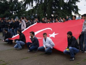 Hakkari'deki hain saldırı protesto edildi