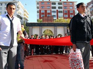 Öğrencilerden teröre lanet yürüyüşü