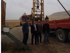 İçme suyu yetersiz köylere su kuyusu açılıyor