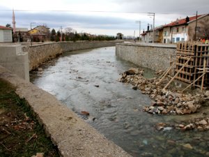 Seydişehir Akçay Deresi'ne köprü inşa ediliyor