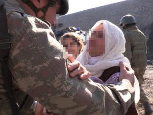 Diyarbakırlı kadın: Teröristleri ayaklarınızla ezin