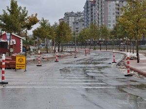 Demiryolu Caddesinin kıvrım kıvrım yolları