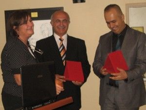 Prof. Dr. Nazmi Zengin ve Ayhan Uludağa plaket