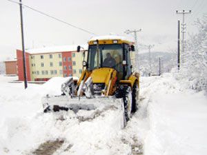 Halkapınar’da yoğun kar yağışı etkili oluyor