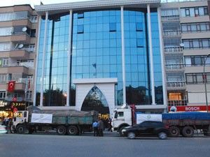 Meramın yardım kamyonları Vana gitmek üzere yola çıktı